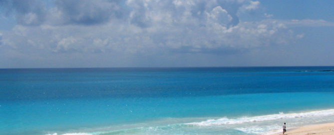cancun beach open