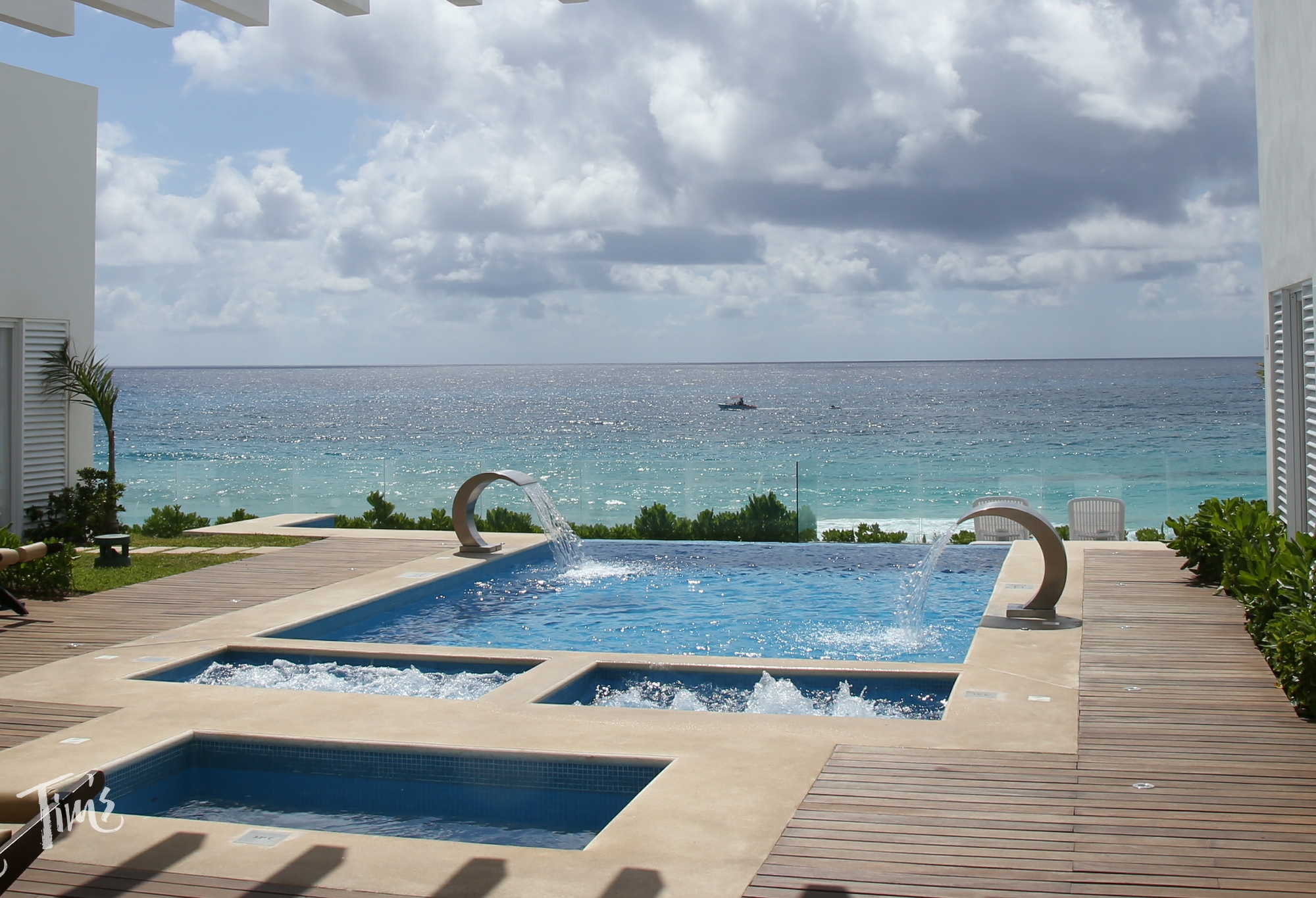 The Ludic Pool located at NUUP SPA in Cancun
