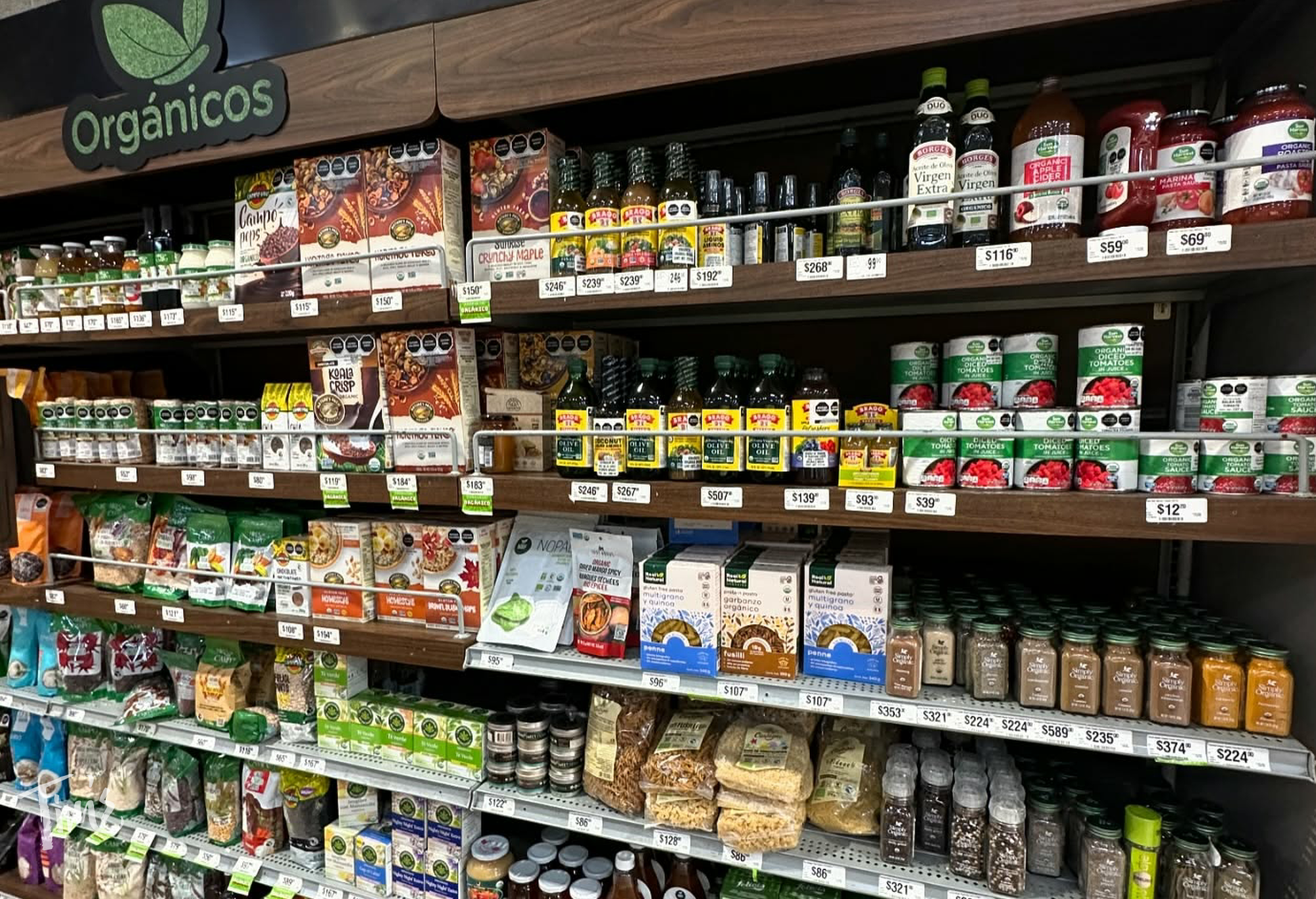 Explore the gluten-free and organic section at Selecto Super Chedraui grocery store in Cancun’s Hotel Zone—perfect for health-conscious travelers staying at Tim’s Ocean Condos. Gluten-free and organic section at Selecto Super Chedraui grocery store in Cancun Hotel Zone 2025, featuring a variety of healthy food options.