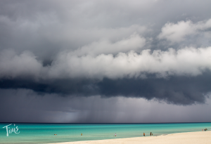Image of the ocean with storm clouds approaching as Hurricane Helene nears Cancun, preparing for a hurricane in Cancun.