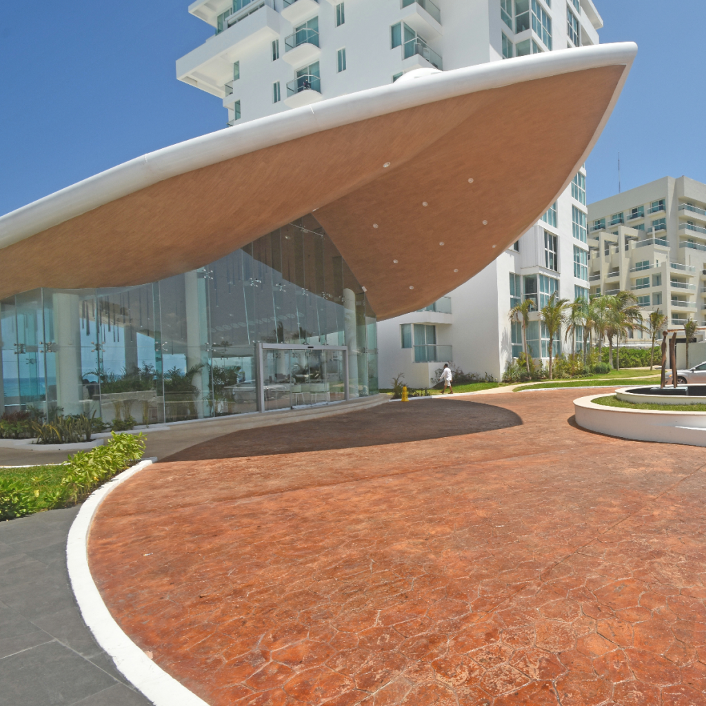 Entrance to ÓLEO Cancún Resort at Yalmakan in Cancún.