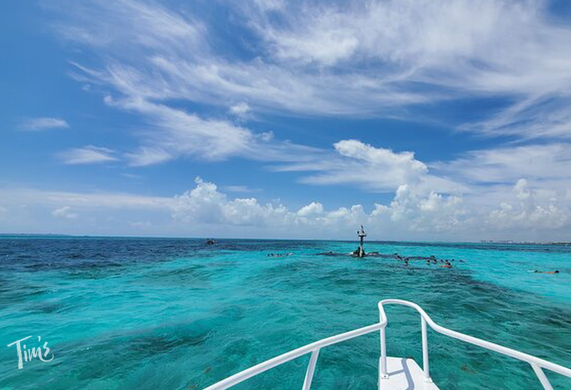 snorkeling boat Cancun Isla Mujeres clear water reef